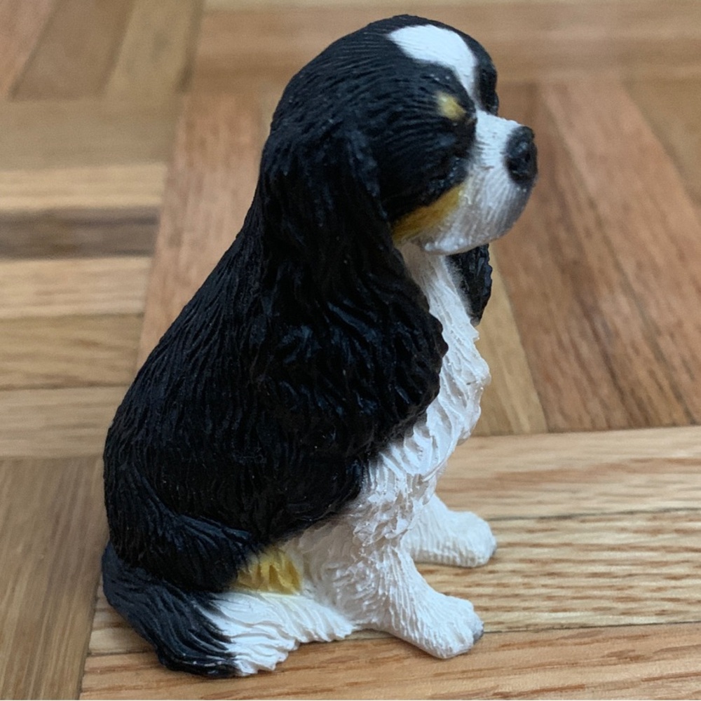 King Charles Dog Figurine - Detailed Fur Accents / Glass Eyes
